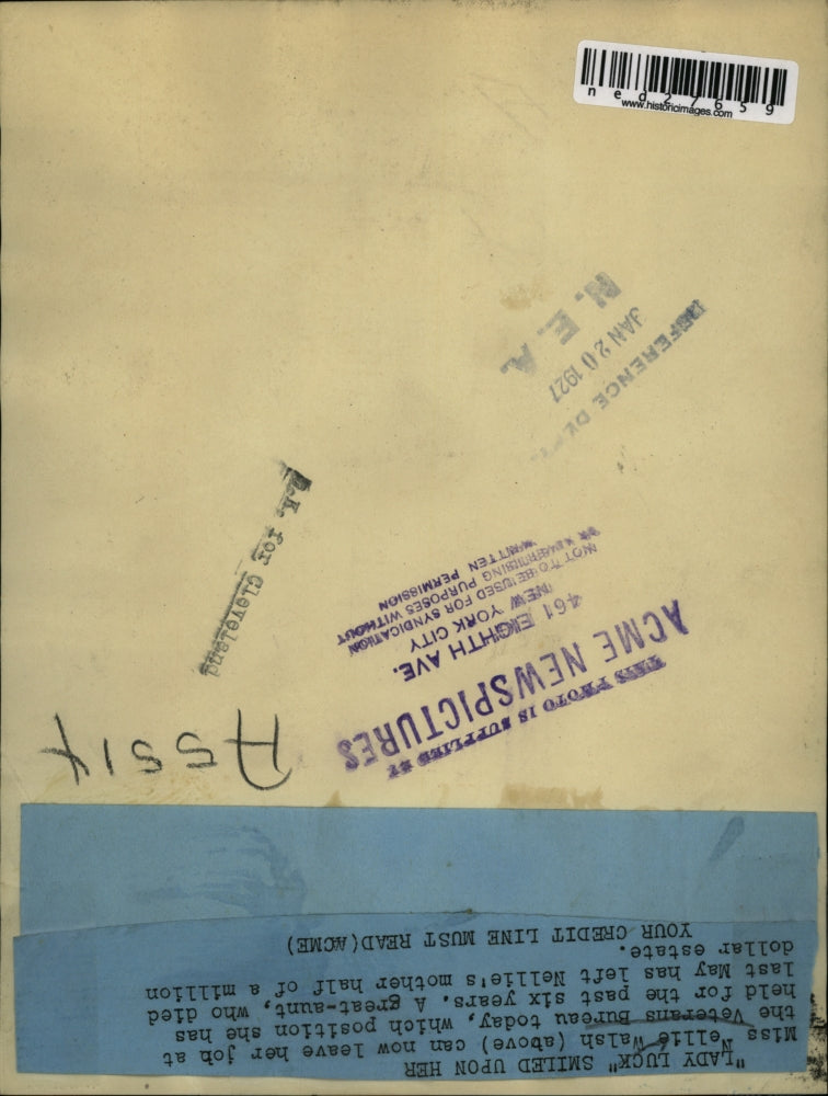 1927 Press Photo Miss Nellie Walsh leaves her job at the Veterans Bureau