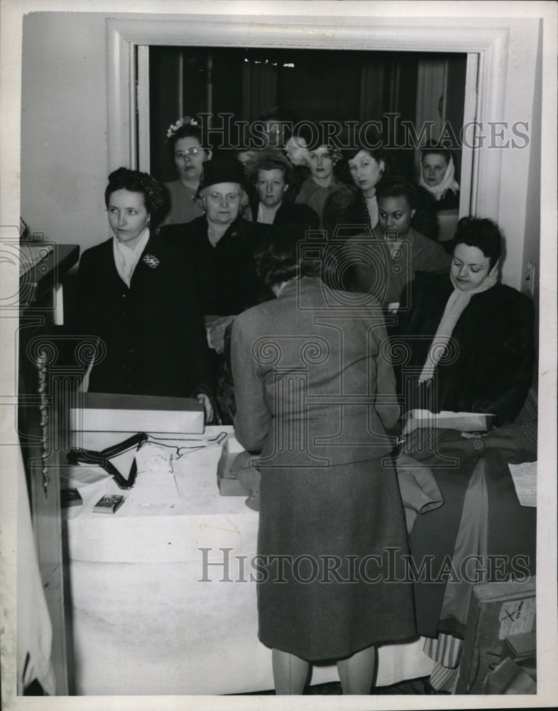 Load image into Gallery viewer, 1947 Press Photo Entering Dress Sewing Contest.
