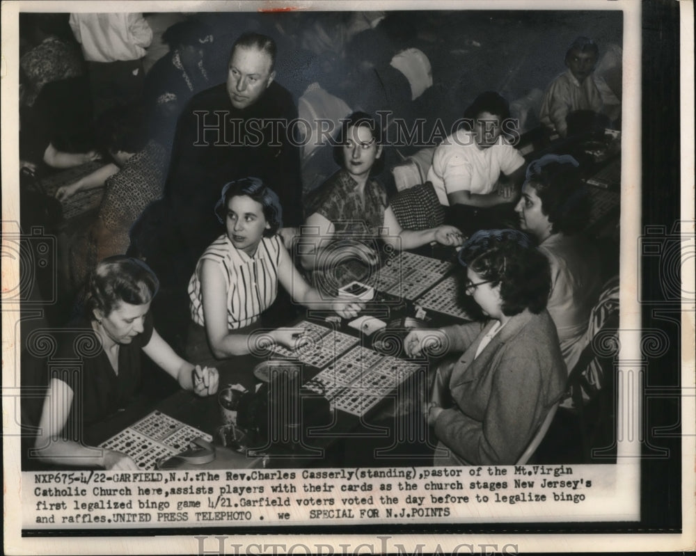 1954 Press Photo Rev. Charles Casserly, pastor of Mt. Virgin Catholic Church