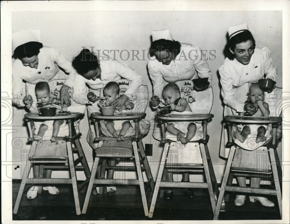 1941 Press Photo Kentucky Quandruplets; Buelah, Mildred, John & Maritine, eating
