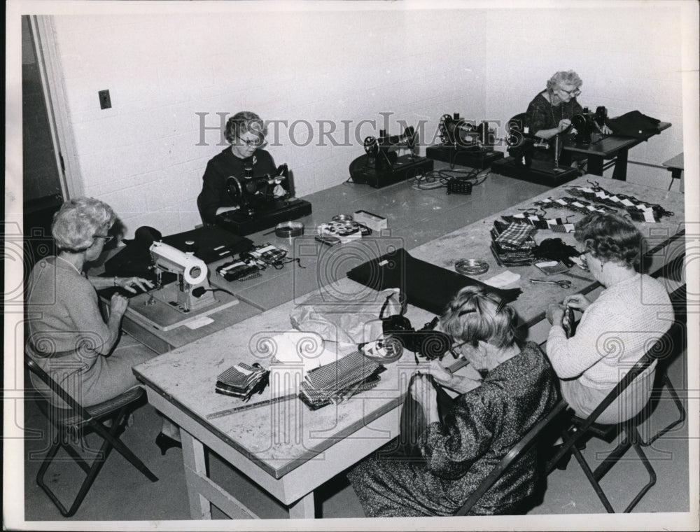 1966 Press Photo Members of Rocky River Rod Cross Sewing Center