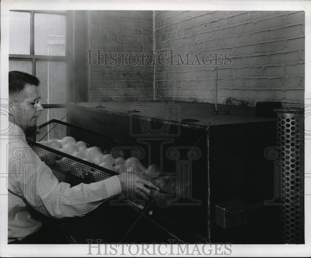 1954 Press Photo General Electric working checking base of laps