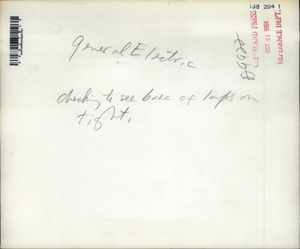 1954 Press Photo General Electric working checking base of laps