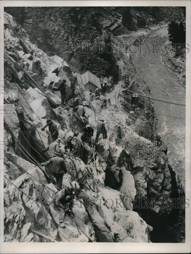 Load image into Gallery viewer, 1937 Press Photo Above North Platte River jackhammer crew uncovering unweathered
