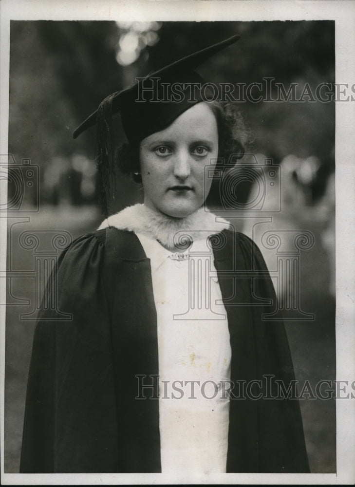 1934 Press Photo Pictured is Marion Talcott Hope of New York City shown at