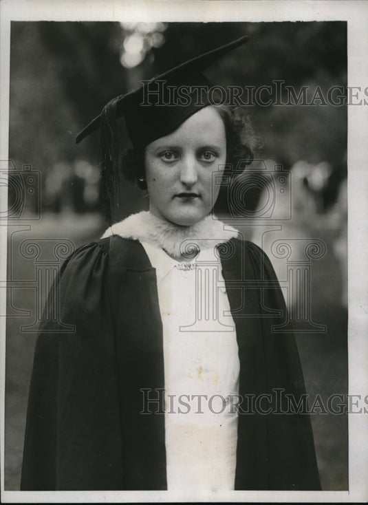 1934 Press Photo Pictured is Marion Talcott Hope of New York City shown at