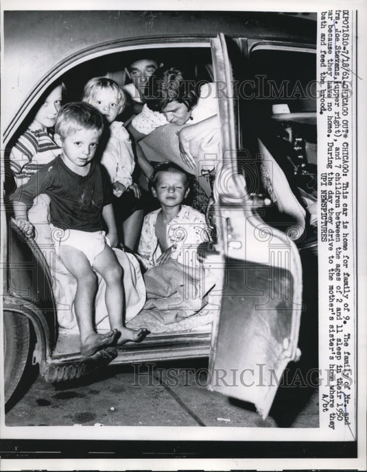 1961 Press Photo Chicago this car is home for Mr & Mrs Joe Stevens and their 7