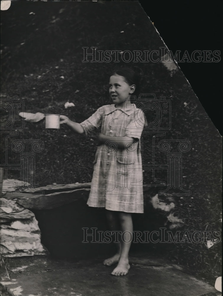 1920 Press Photo to automobiles on South Mountain in Maryland Hazel Jones is a