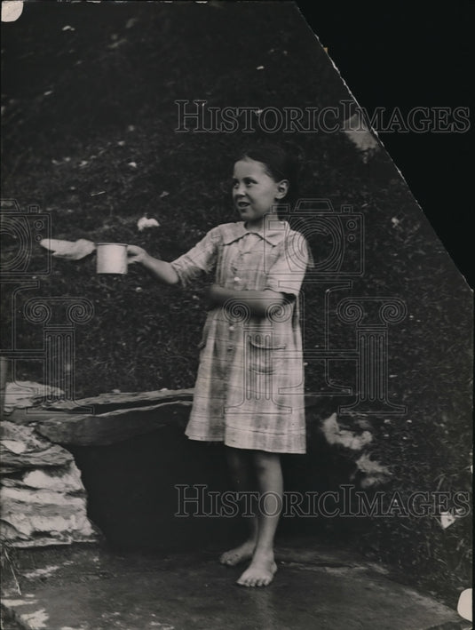1920 Press Photo to automobiles on South Mountain in Maryland Hazel Jones is a