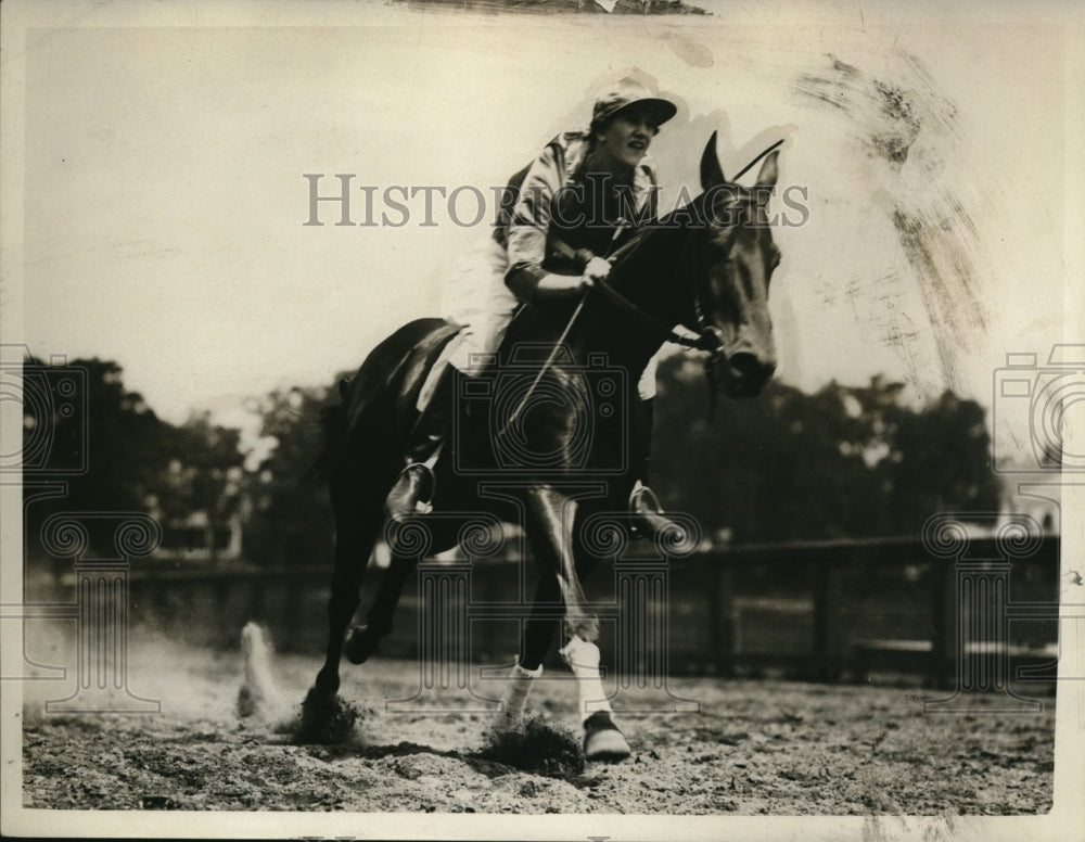 1929 Press Photo Betty Bawell Riding Horse.- Historic Images