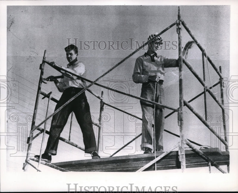 Load image into Gallery viewer, 1952 Press Photo Max and Glen Walker in temporary grand stand in Indianapolis
