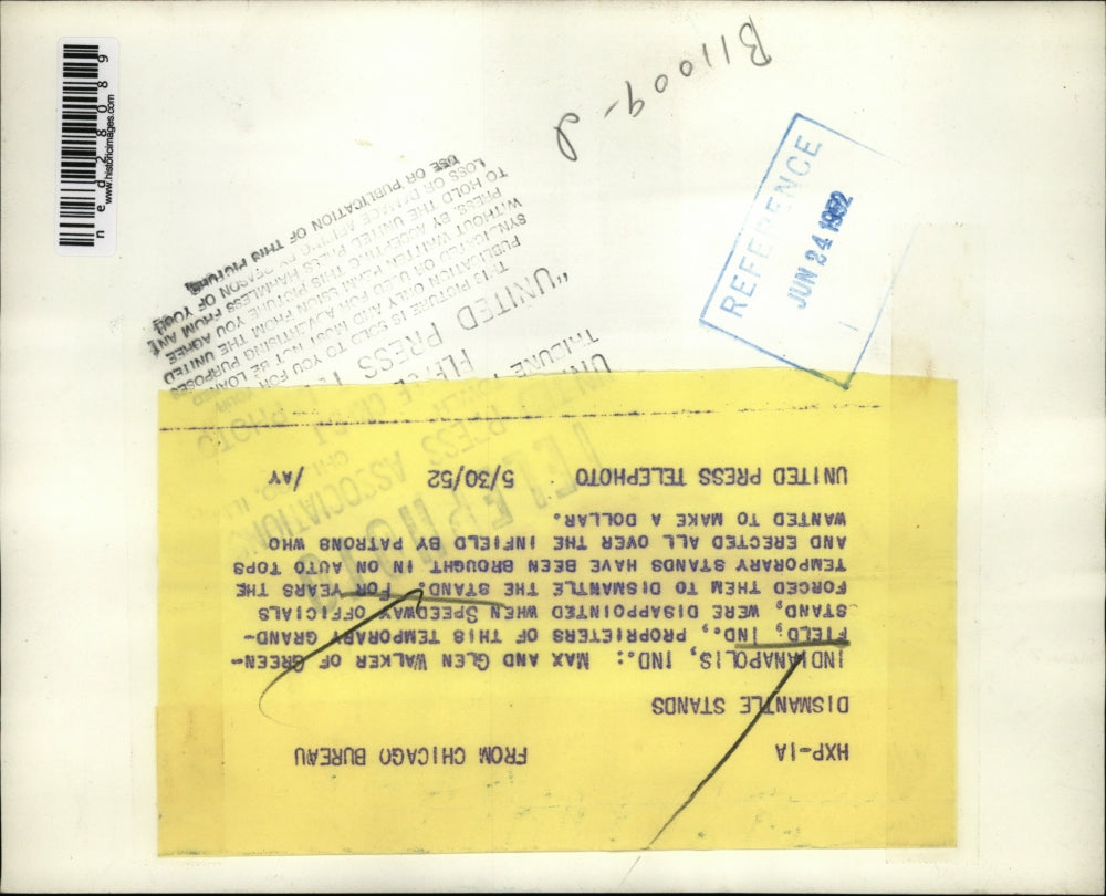 1952 Press Photo Max and Glen Walker in temporary grand stand in Indianapolis