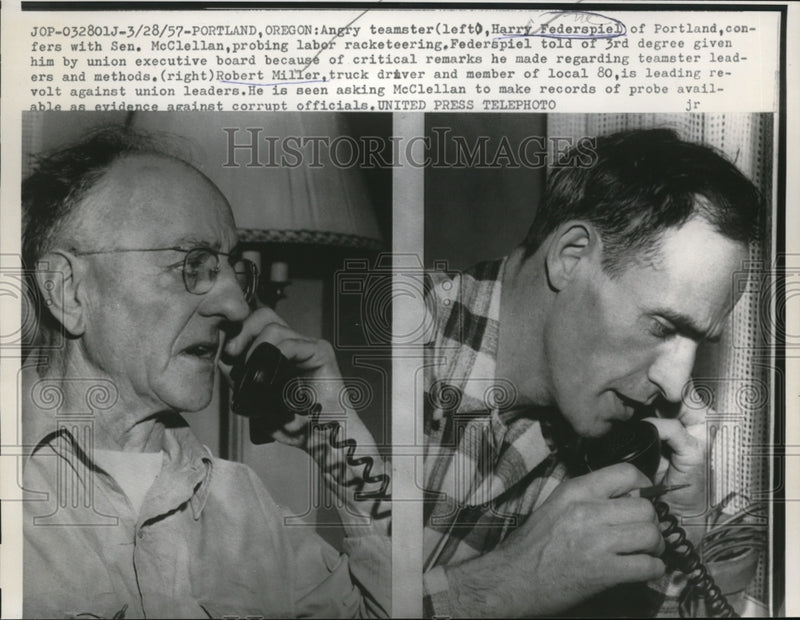 Load image into Gallery viewer, 1957 Press Photo Harry Federspiel of Portland, confers with Sen McClellan,
