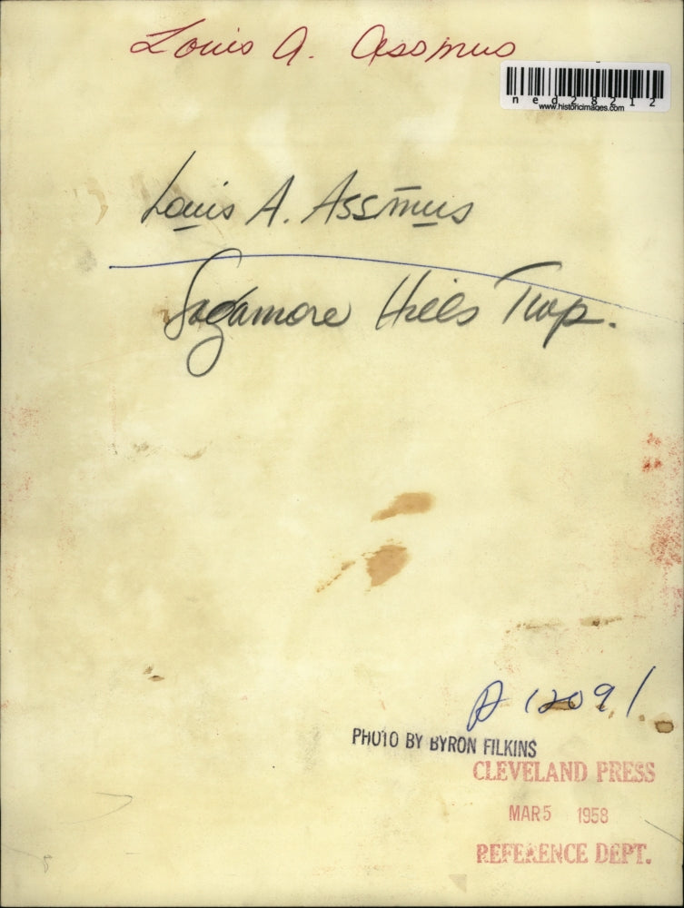 1958 Press Photo Luois A Assmus of Sagamore Hills Township draws on road map