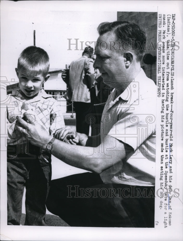 Load image into Gallery viewer, 1959 Press Photo Mark Levy &amp; his dad, Dan, have lunch
