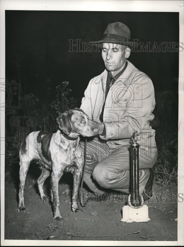 1944 Press Photo Hilmer Peterson with award winning Spaniel, Tess