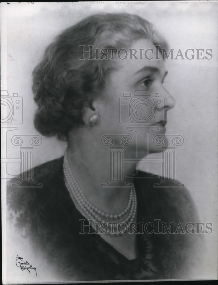 1942 Press Photo Mrs. Earnest J. King self-portrait
