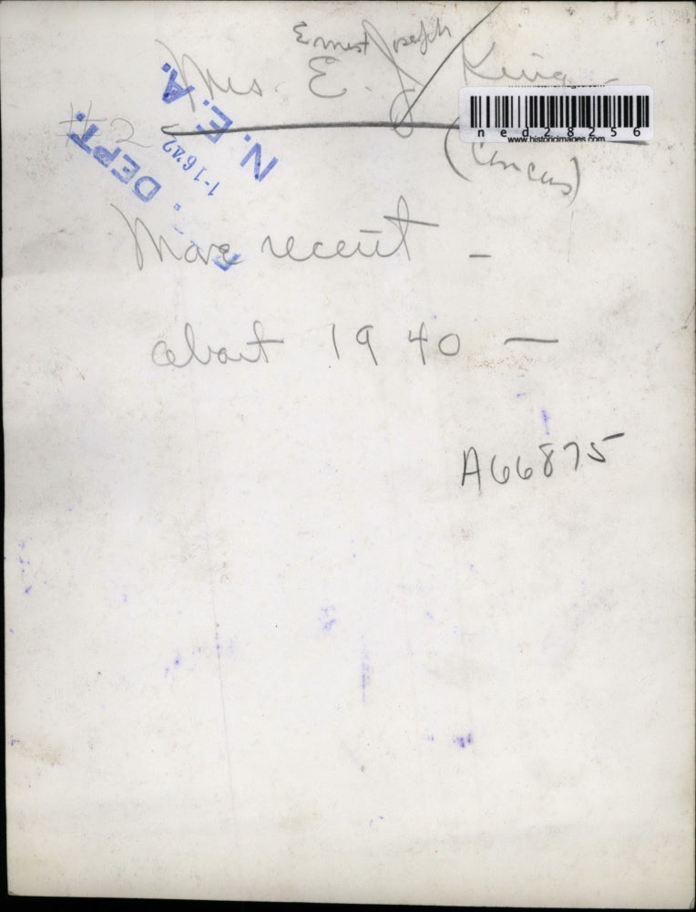 1942 Press Photo Mrs. Earnest J. King self-portrait