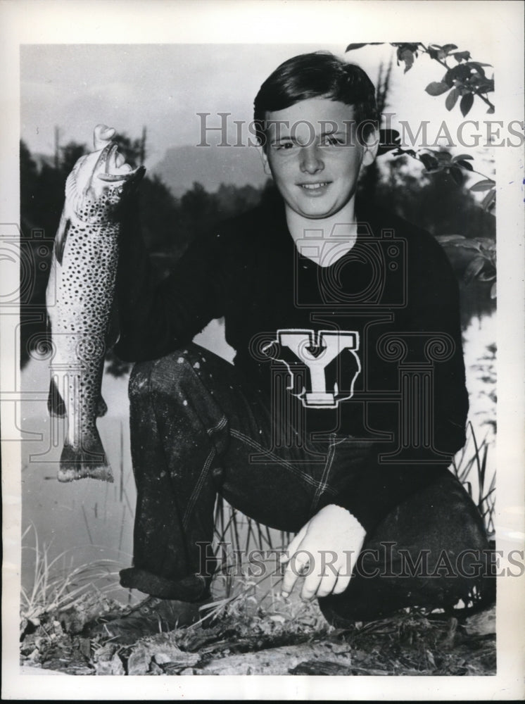 Load image into Gallery viewer, 1946 Press Photo Junior Fisherman, using a pole, catches Trout
