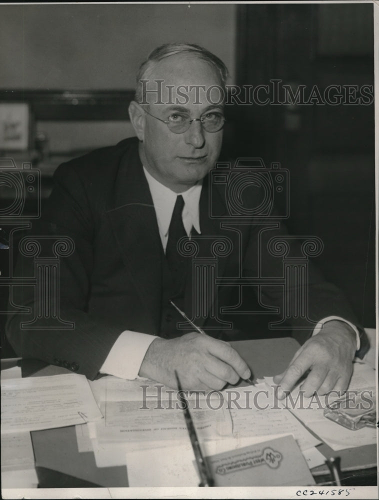 Load image into Gallery viewer, 1933 Press Photo George P. Sullivan in federal court at St. Paul, Minnesota

