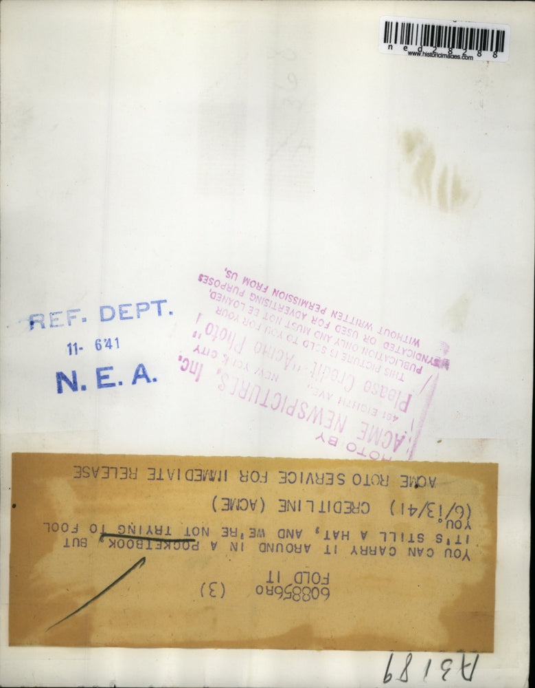 1941 Press Photo You can carry it around in pocket book but its still a hat