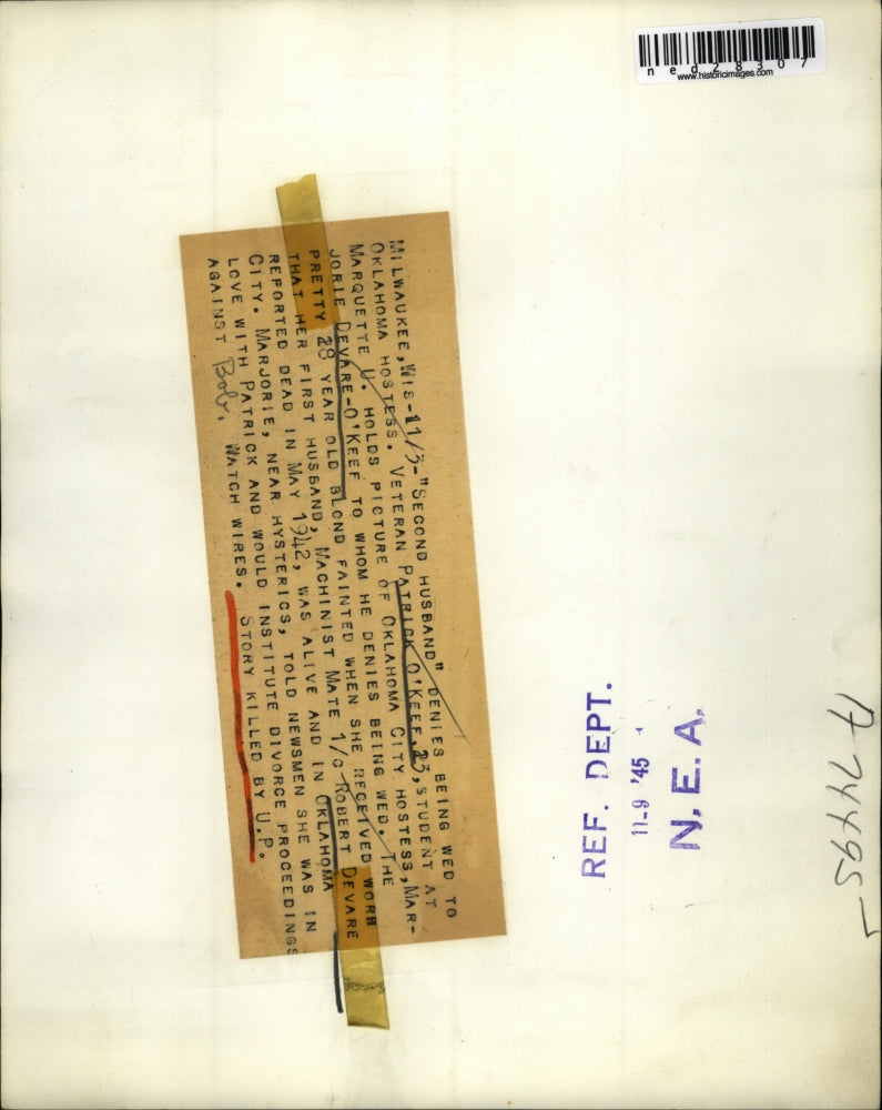 1945 Press Photo Veteran Patrick O'Keef holds picture of Marjorie Devare-O'Keef