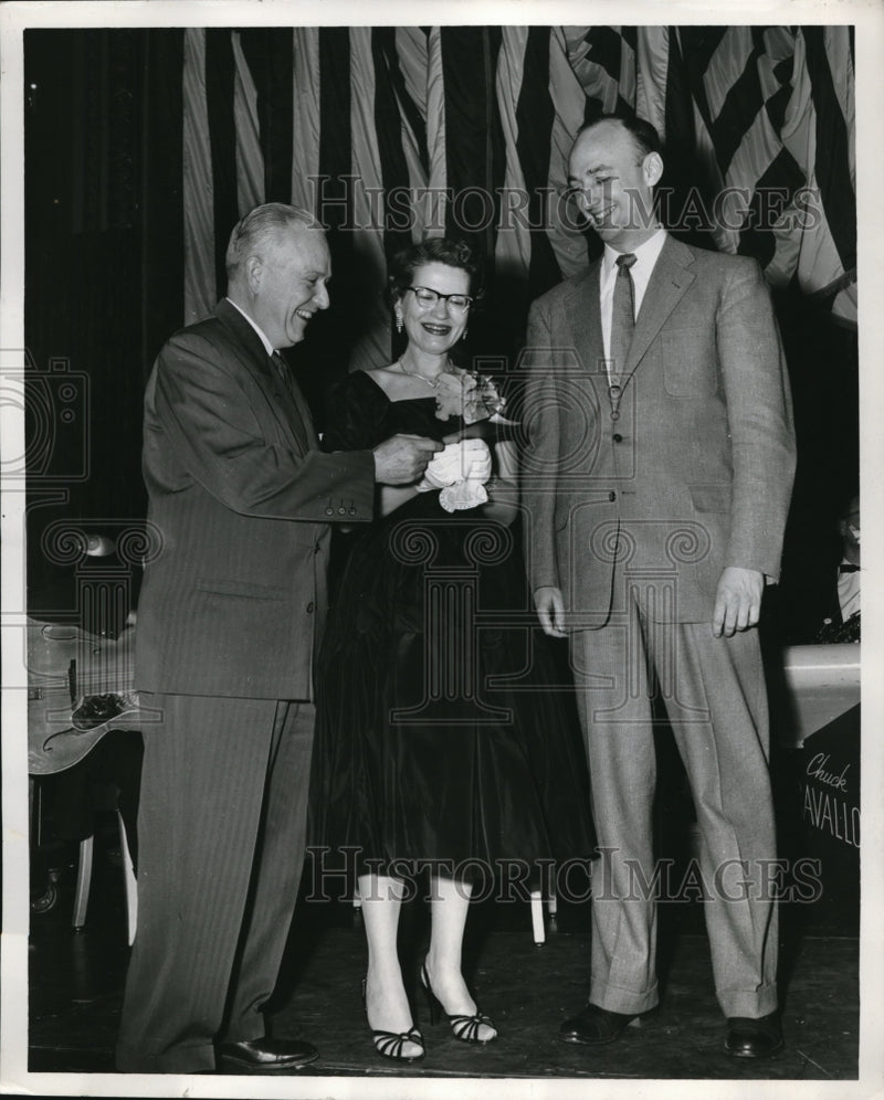Load image into Gallery viewer, 1956 Press Photo Chicago Ill Mrs Harold Ostvoid receives certificate for trip
