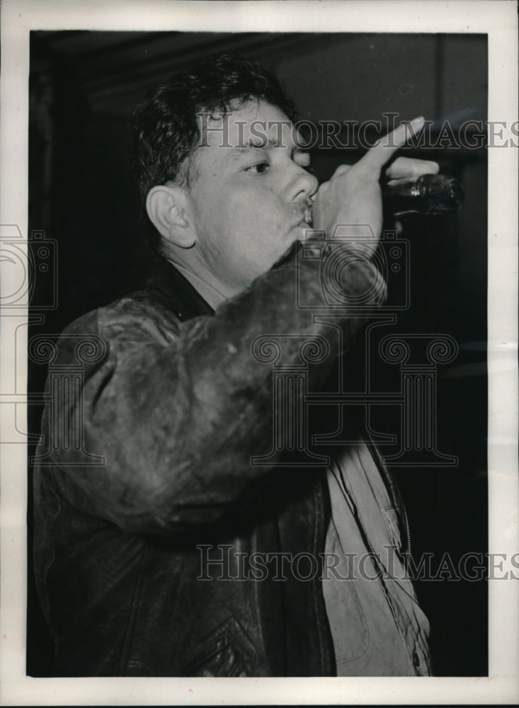 1941 Press Photo Los Angeles police conduct drunk tests.