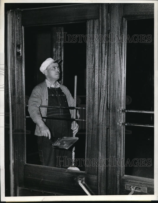 1941 Press Photo Citizens Of San Francisco Turn Out Light During Air Raid