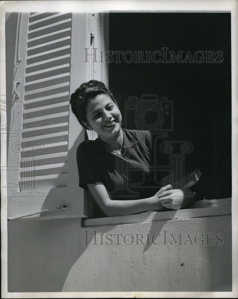 Load image into Gallery viewer, 1948 Press Photo Siana Olivieri , Senior in Home Economics
