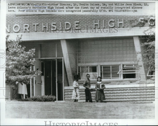 1961 Press Photo Students Leave From Newly Racially Integrated Classes