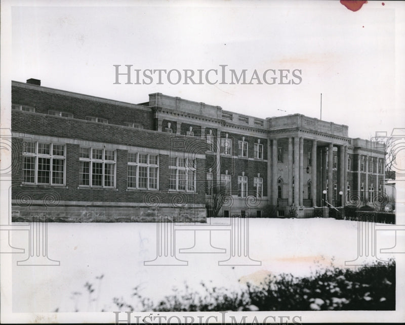 Load image into Gallery viewer, 1956 Press Photo Jewish Orthodox Old Folks Home.
