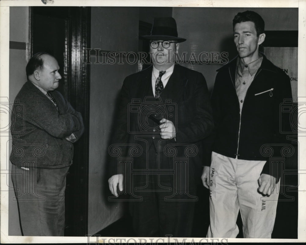 1939 Press Photo Pasadena Calif glowering at kidnapper of his 8 year old daughte