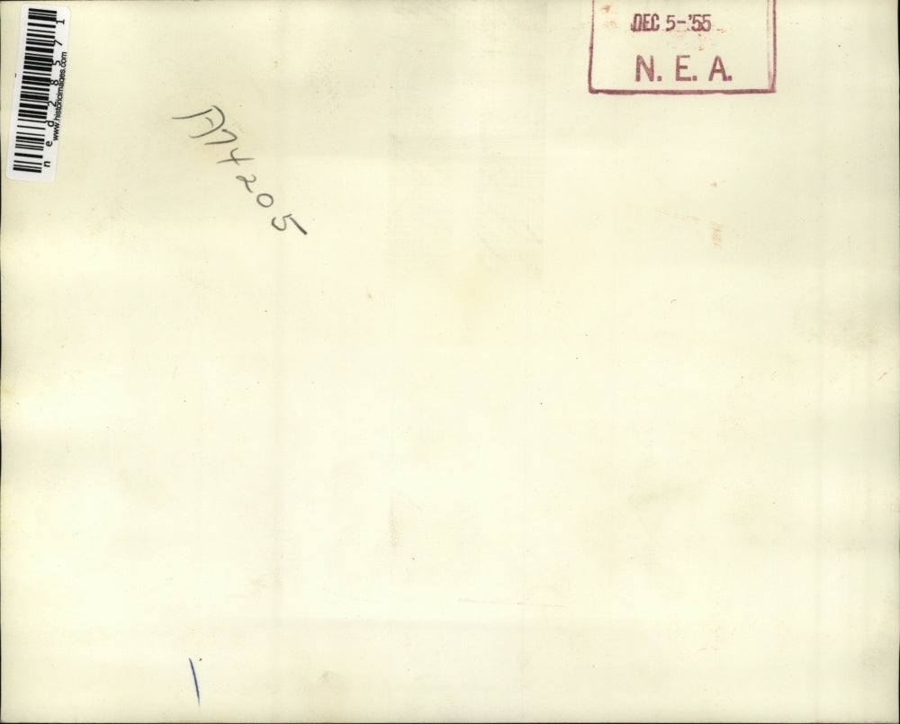 1955 Press Photo Dr. Alberto Gainza Paz And Wife Read A Newspaper Together