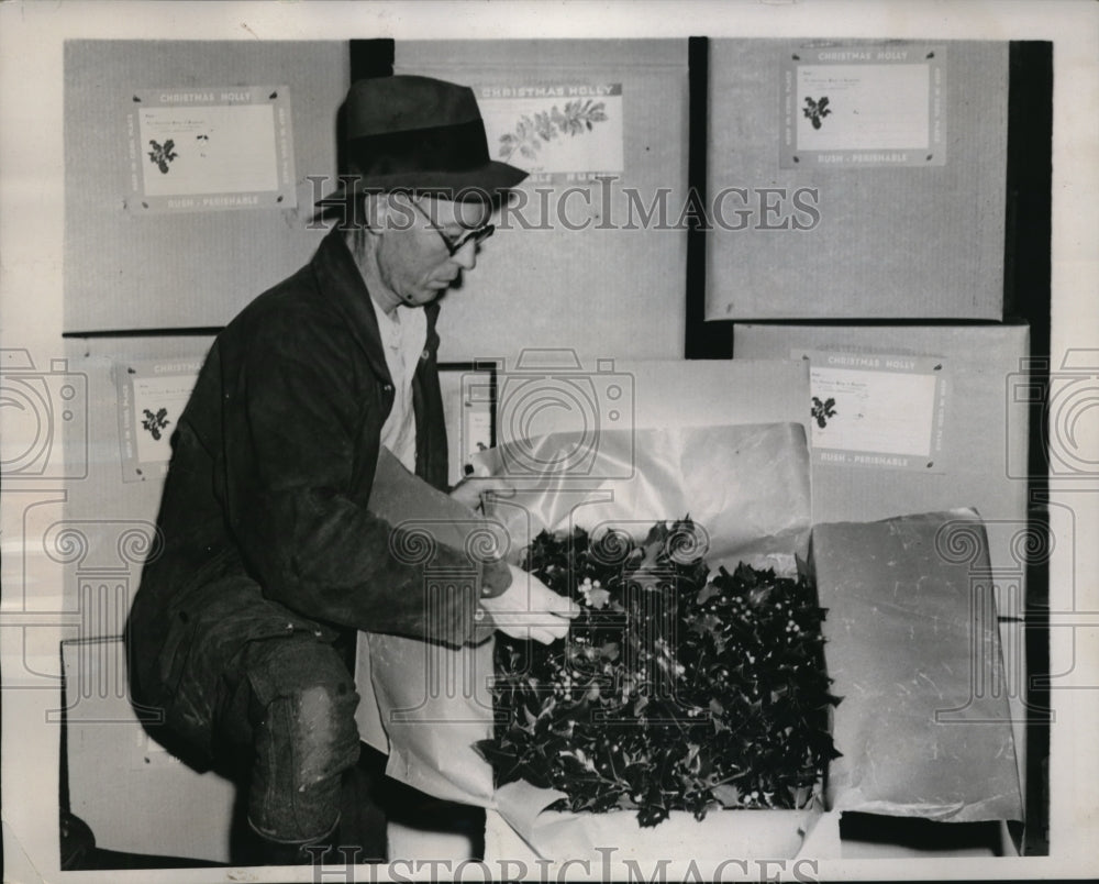 1938 Press Photo As final step in packing the last leaf is laid in place
