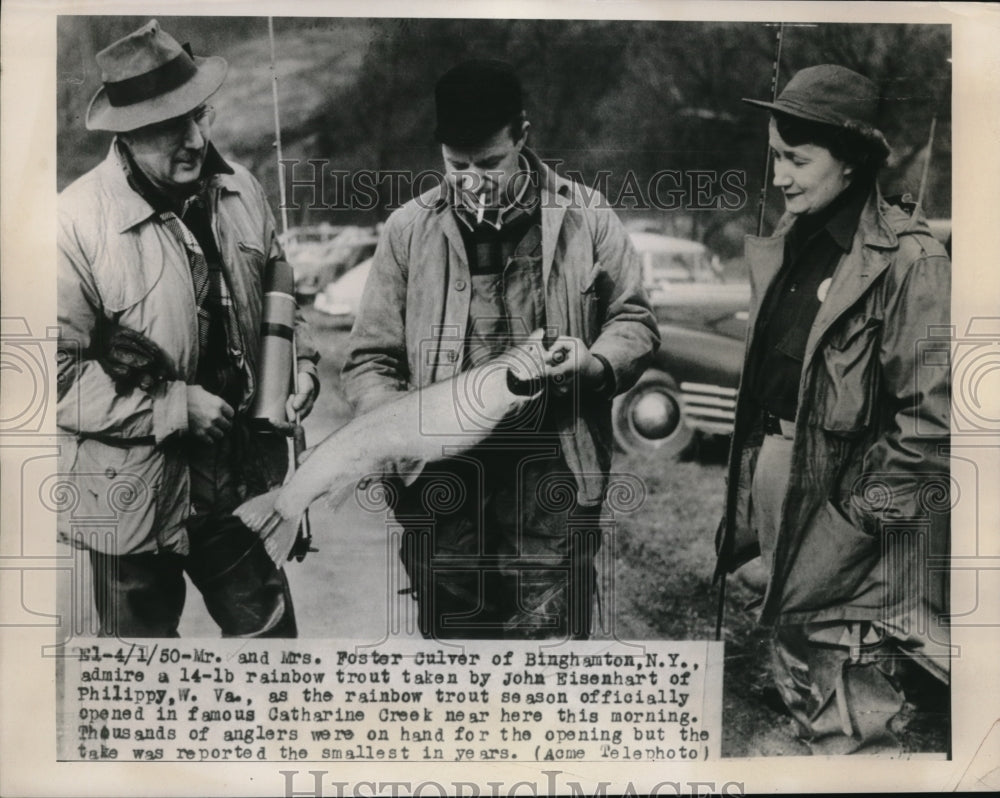 1950 Press Photo Mr. And Mrs. Foster Culver Admire 14lb Rainbow Trout