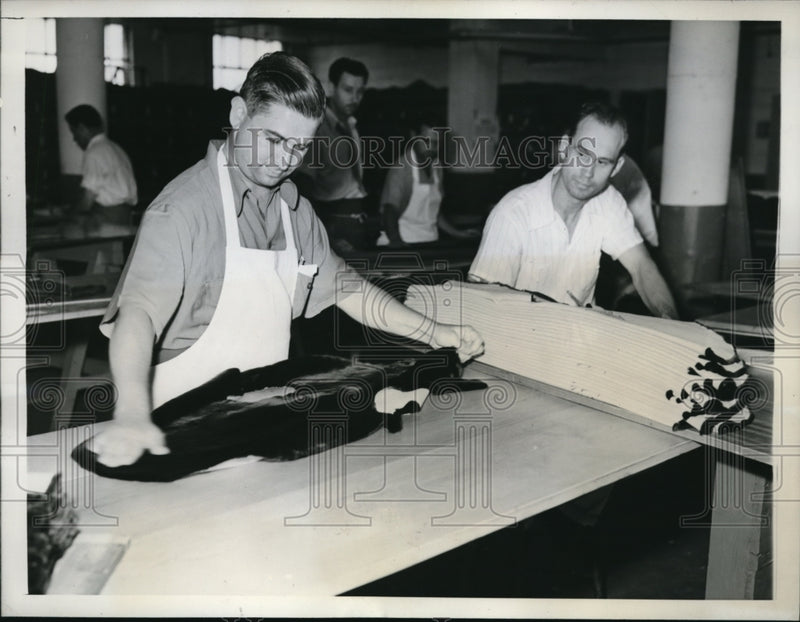 Load image into Gallery viewer, 1941 Press Photo Ben Rosenblum Inspects Seal Skins At Foukes Fur Company
