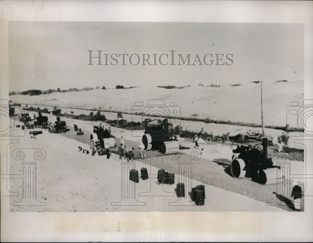 1937 Press Photo Native Laborers Working On The New Road