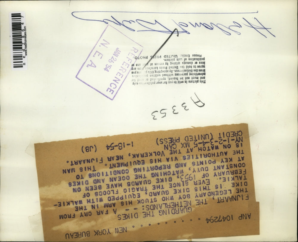 1954 Press Photo Dike guard on duty at the Volkerak, near Fijnaart.