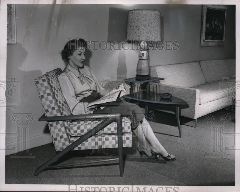 Load image into Gallery viewer, 1955 Press Photo Thomas Tisdell-designed lounge shair.
