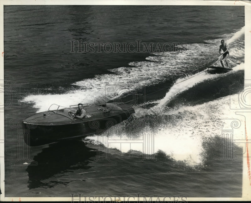 Load image into Gallery viewer, 1936 Press Photo O.D. Fuller, who is scheduled to rie behind the entry
