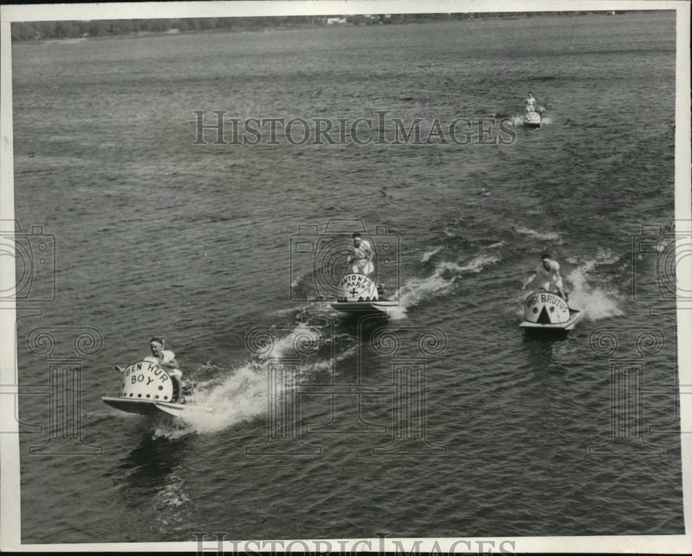 1932 Press Photo Twentieth century charioteers. Aquaplanes around their damp are