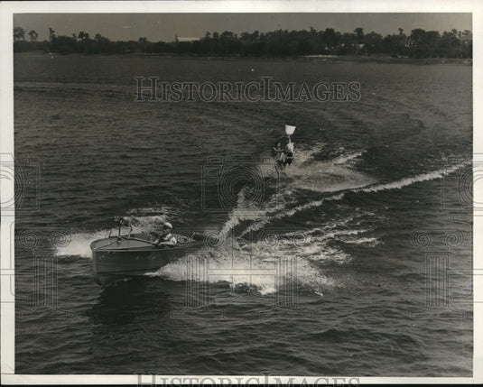 1932 Press Photo David Leonard protest a foul as Ruth Wirt