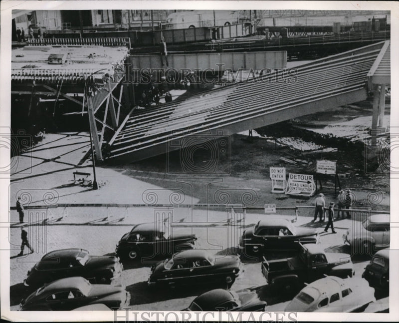 Load image into Gallery viewer, 1952 Press Photo Seventeen steel beams, each 98 feet long and weighing over 100
