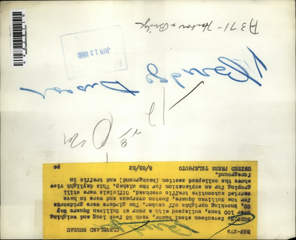 1952 Press Photo Seventeen steel beams, each 98 feet long and weighing over 100