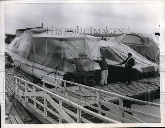 1955 Press Photo Workers But Plastic Covers Over Yachts For The Winter