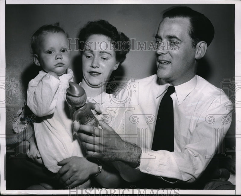 Load image into Gallery viewer, 1953 Press Photo Dr. And Mrs. Earl Ott Play With Their 11 Month Old Daughter
