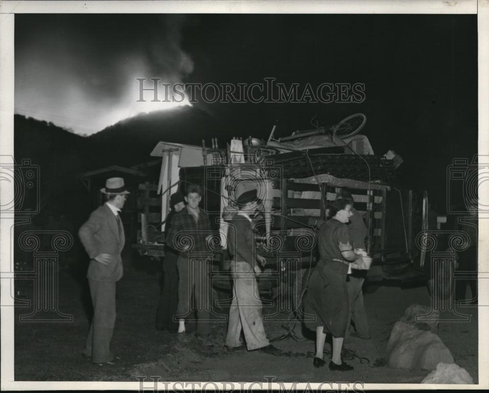 1938 Press Photo Family loading a truck with furniture before fleeing fire