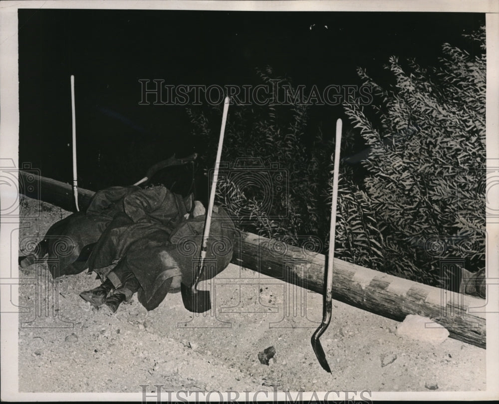 1938 Press Photo Resting from labors on California fire front