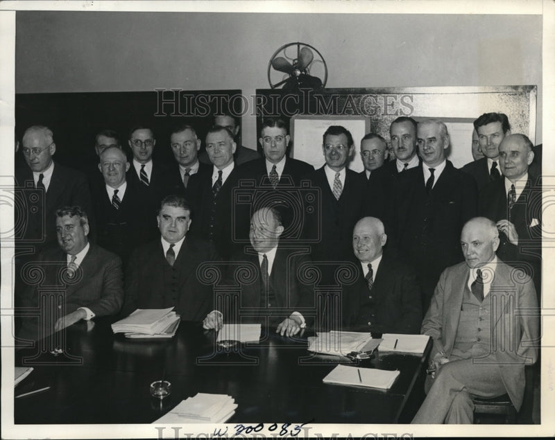 Load image into Gallery viewer, 1935 Press Photo Mine Operators and Officers of the United Mine Workers
